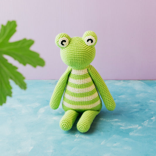 #014 Artur the Frog | Crochet amigurumi PDF pattern