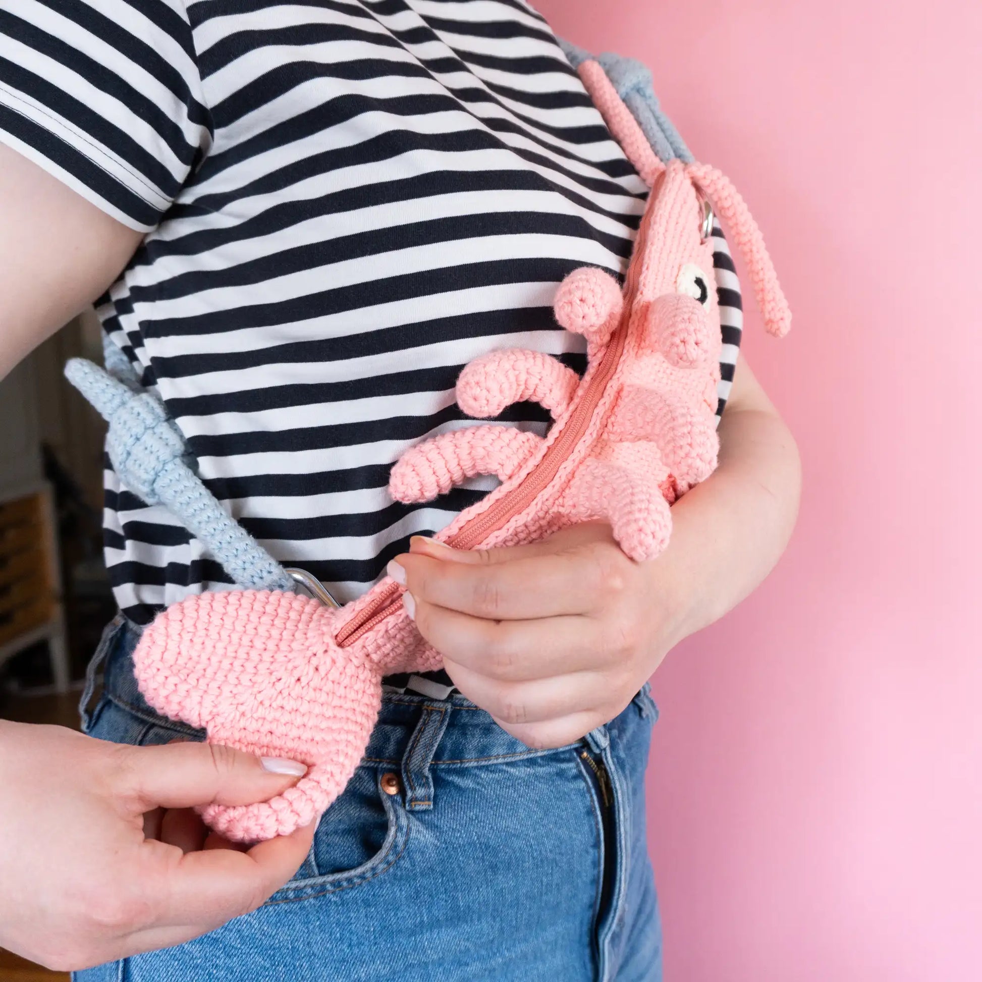 Crochet shrimp cross body bag pattern