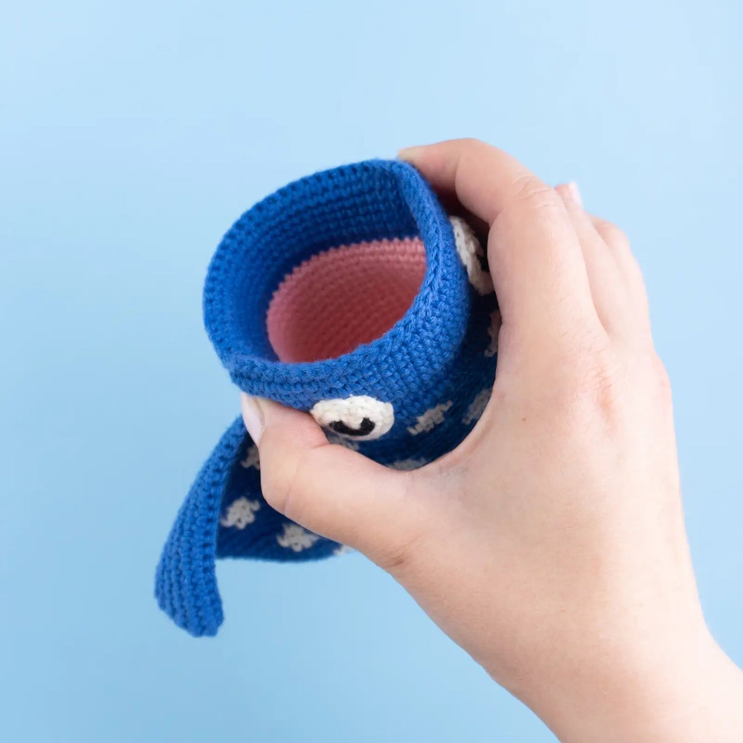 Crochet blue stingray amigurumi pouch pattern