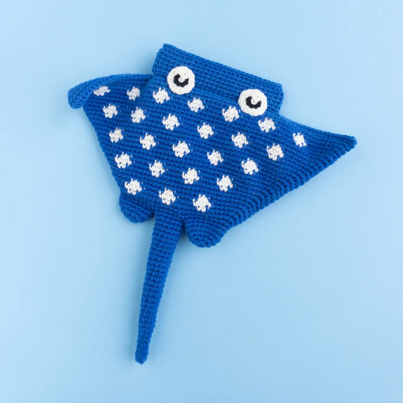 Crochet blue stingray amigurumi pouch pattern