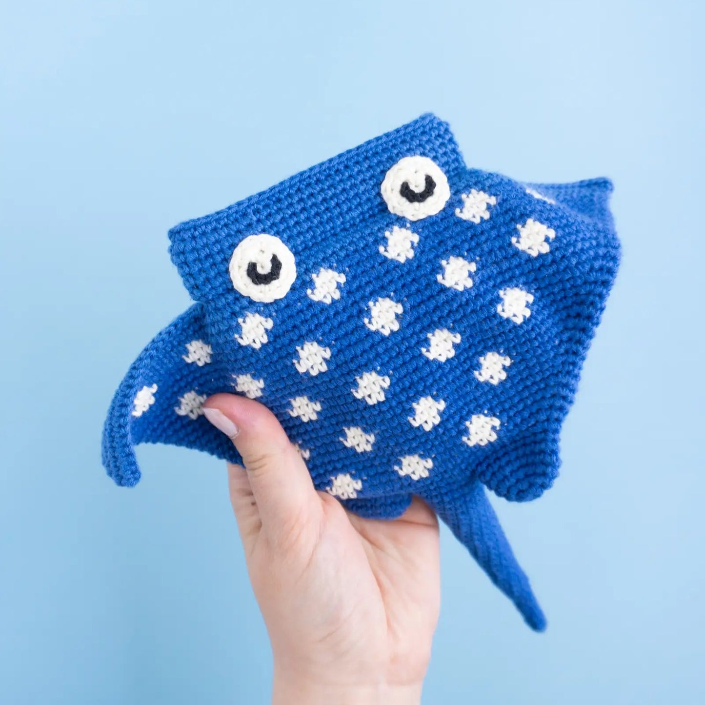 Crochet blue stingray amigurumi pouch pattern