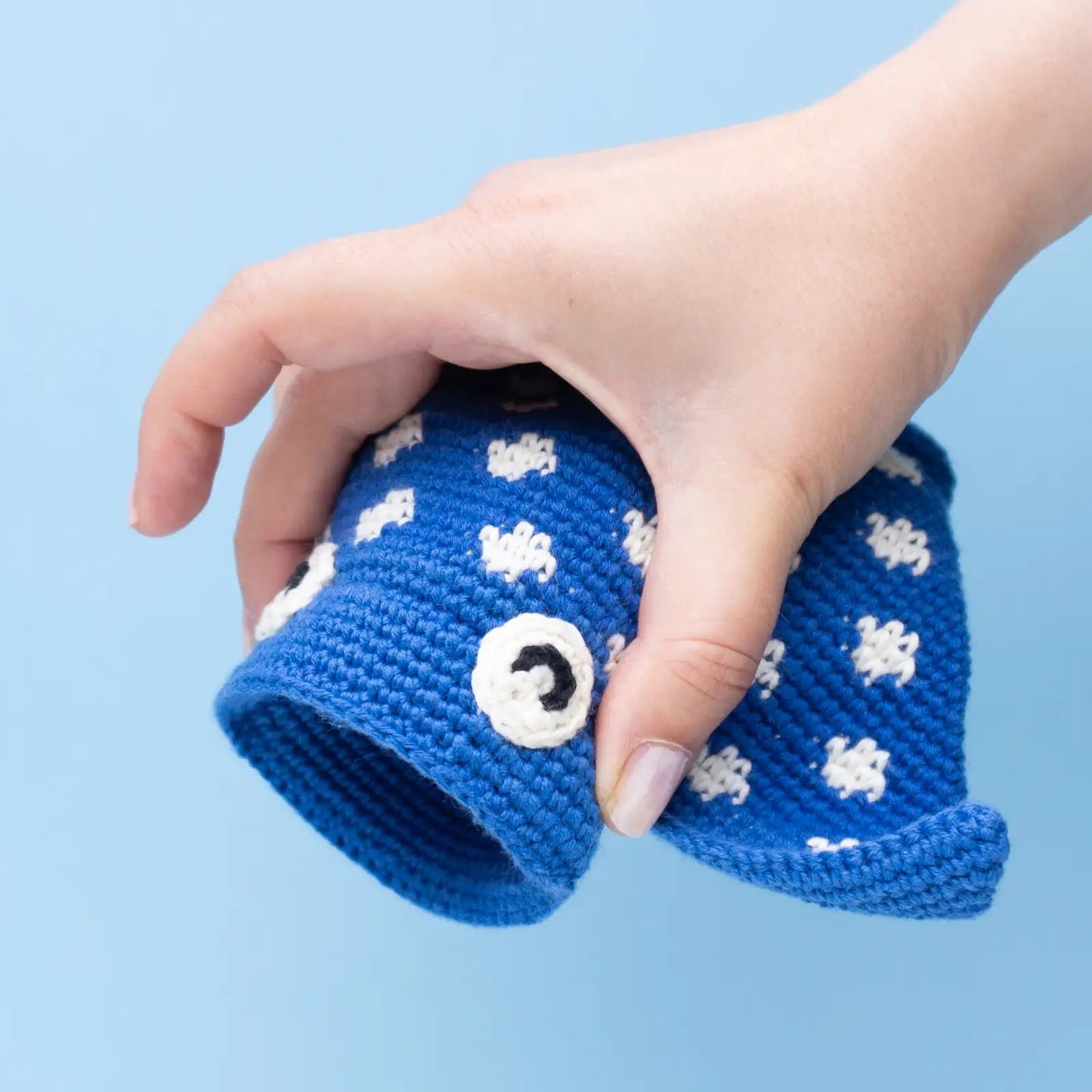 Crochet blue stingray amigurumi pouch pattern