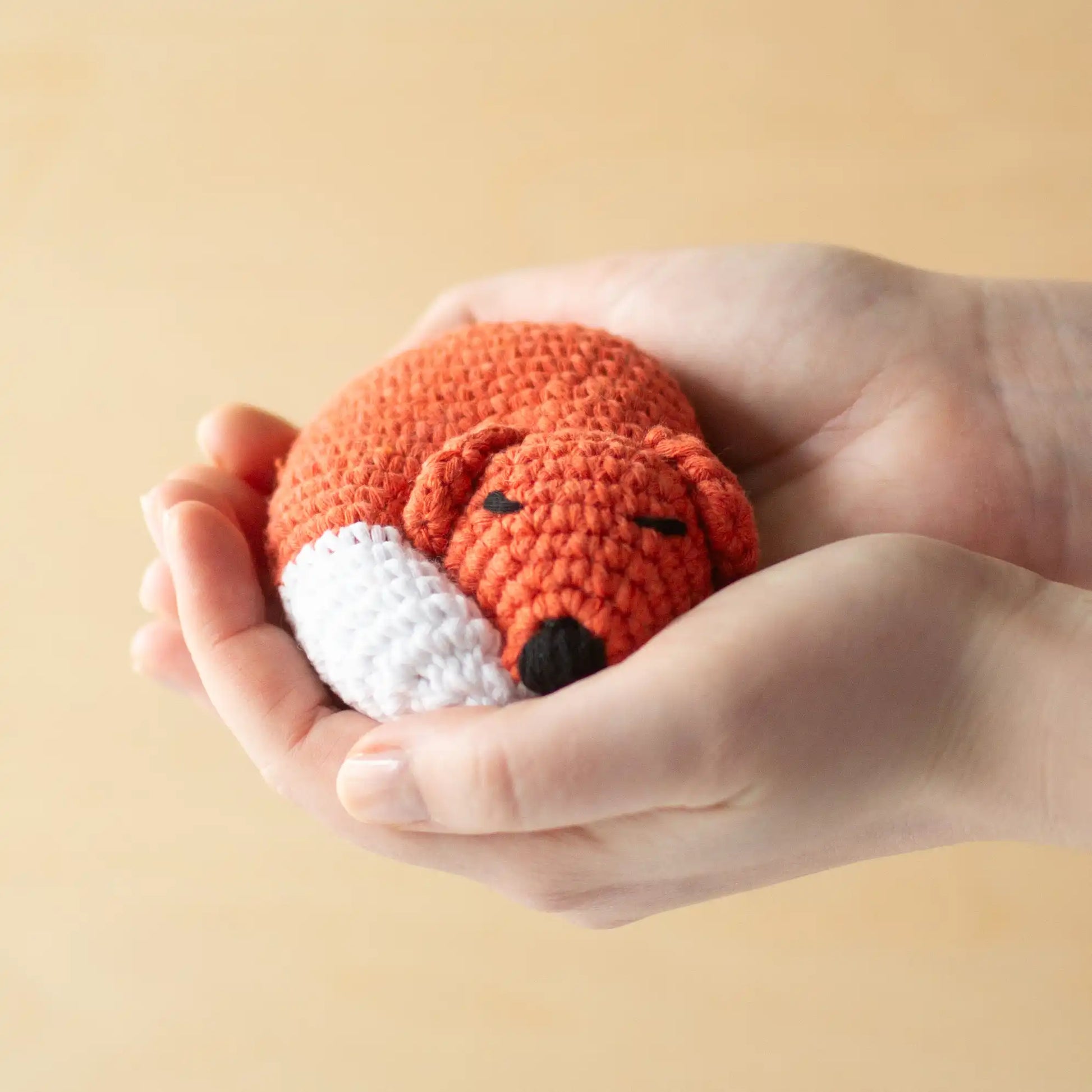 Sleeping Fox  Crochet amigurumi PDF pattern – garnknuten