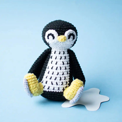 #008 Poppy the Penguin | Crochet amigurumi PDF pattern