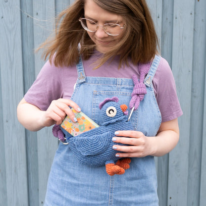 Crochet blue chicken bag pattern