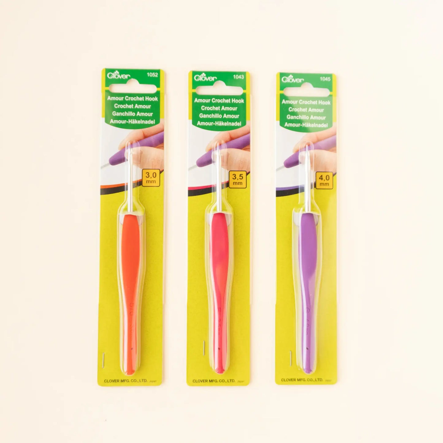 Clover crochet hooks with ergonomic handle