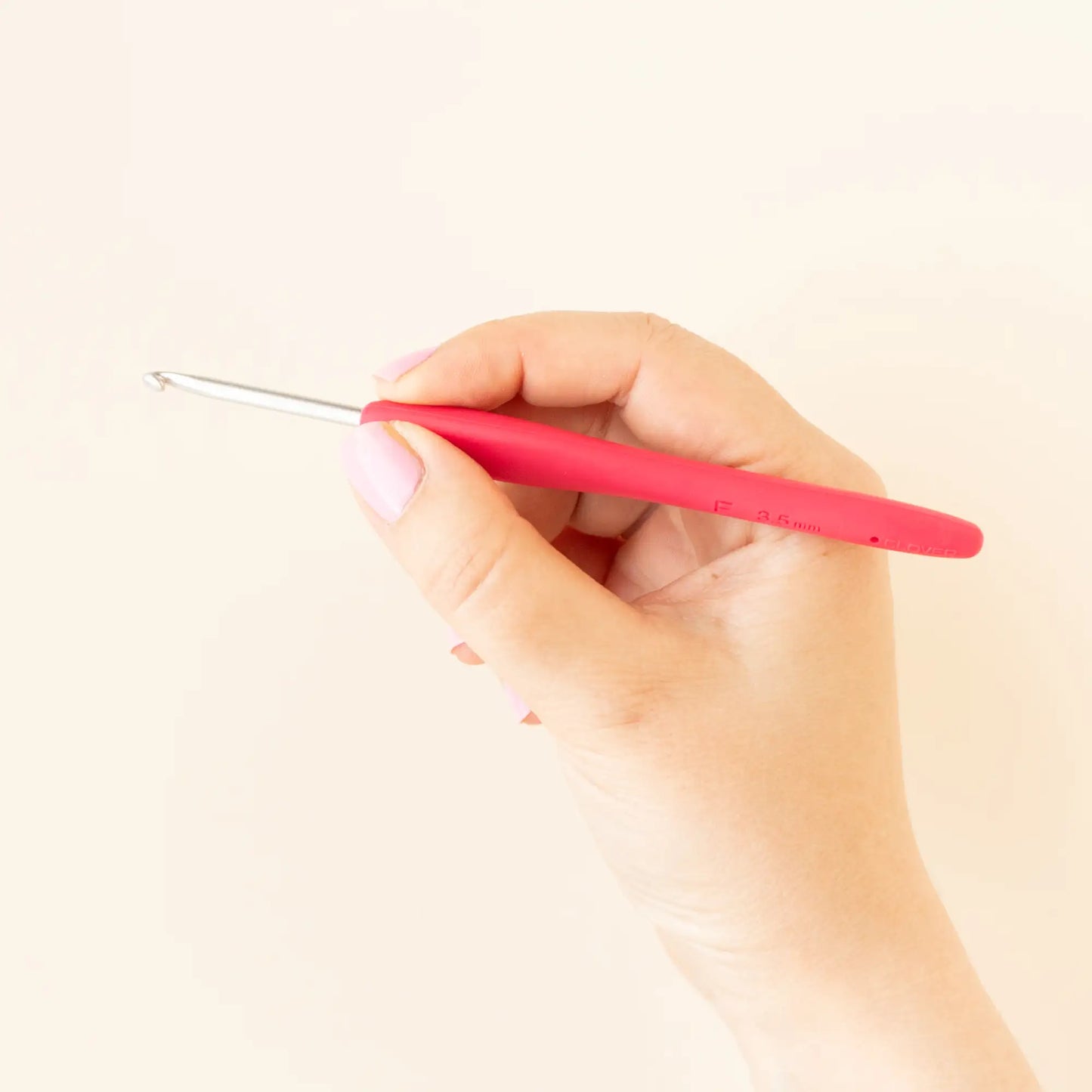Clover crochet hooks with ergonomic handle