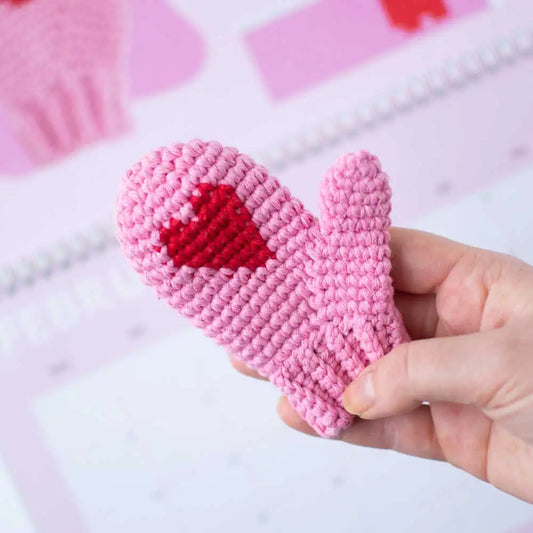 Lost mini mitten | Crochet amigurumi PDF pattern