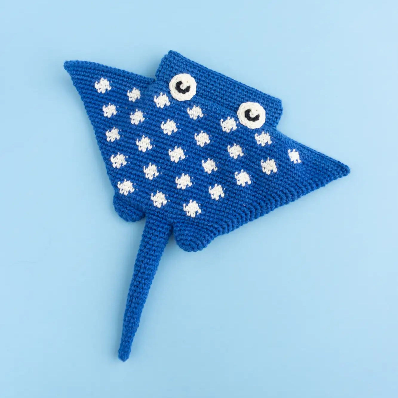 Crochet blue stingray amigurumi pouch pattern